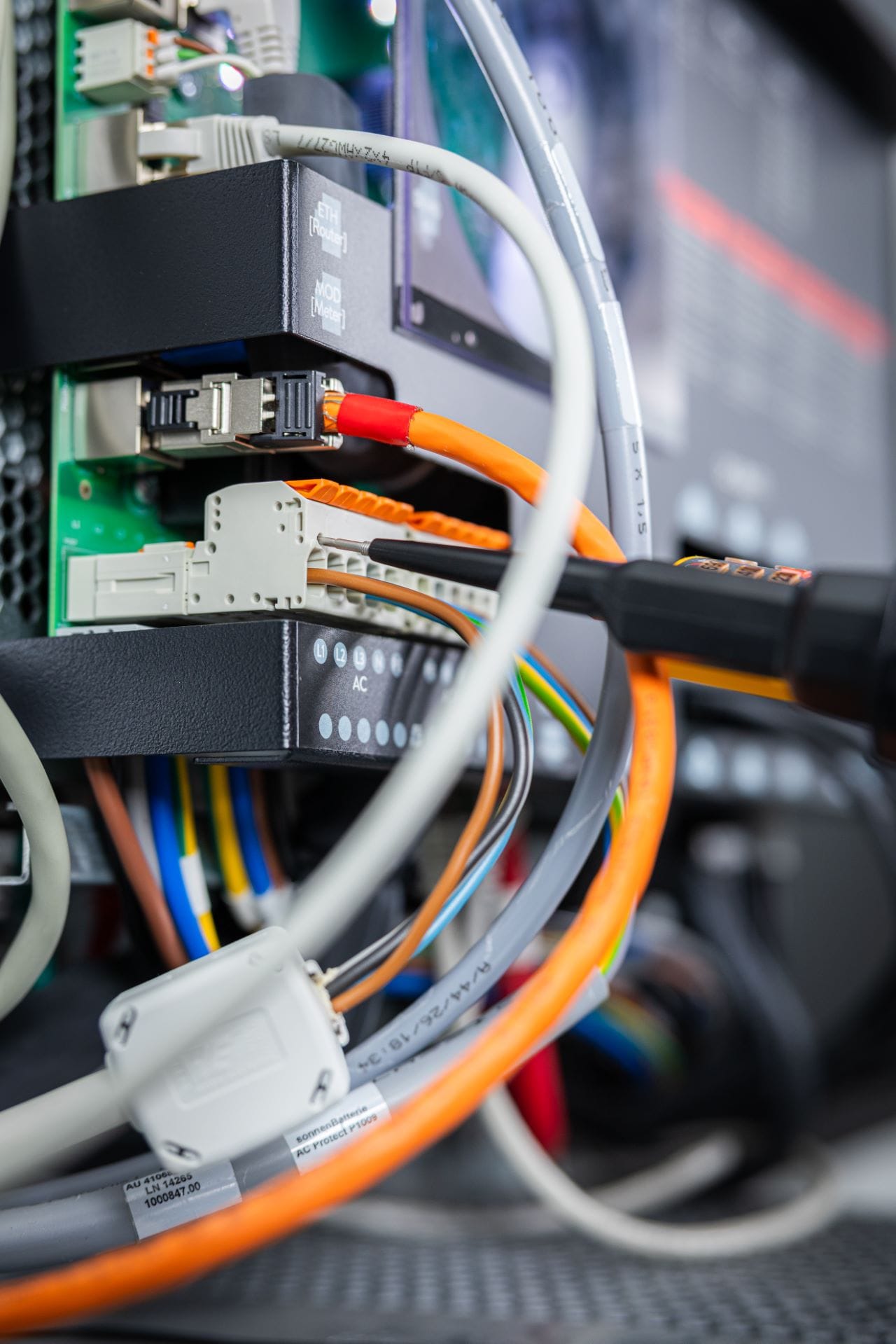 Messen an Elektronikbauteil