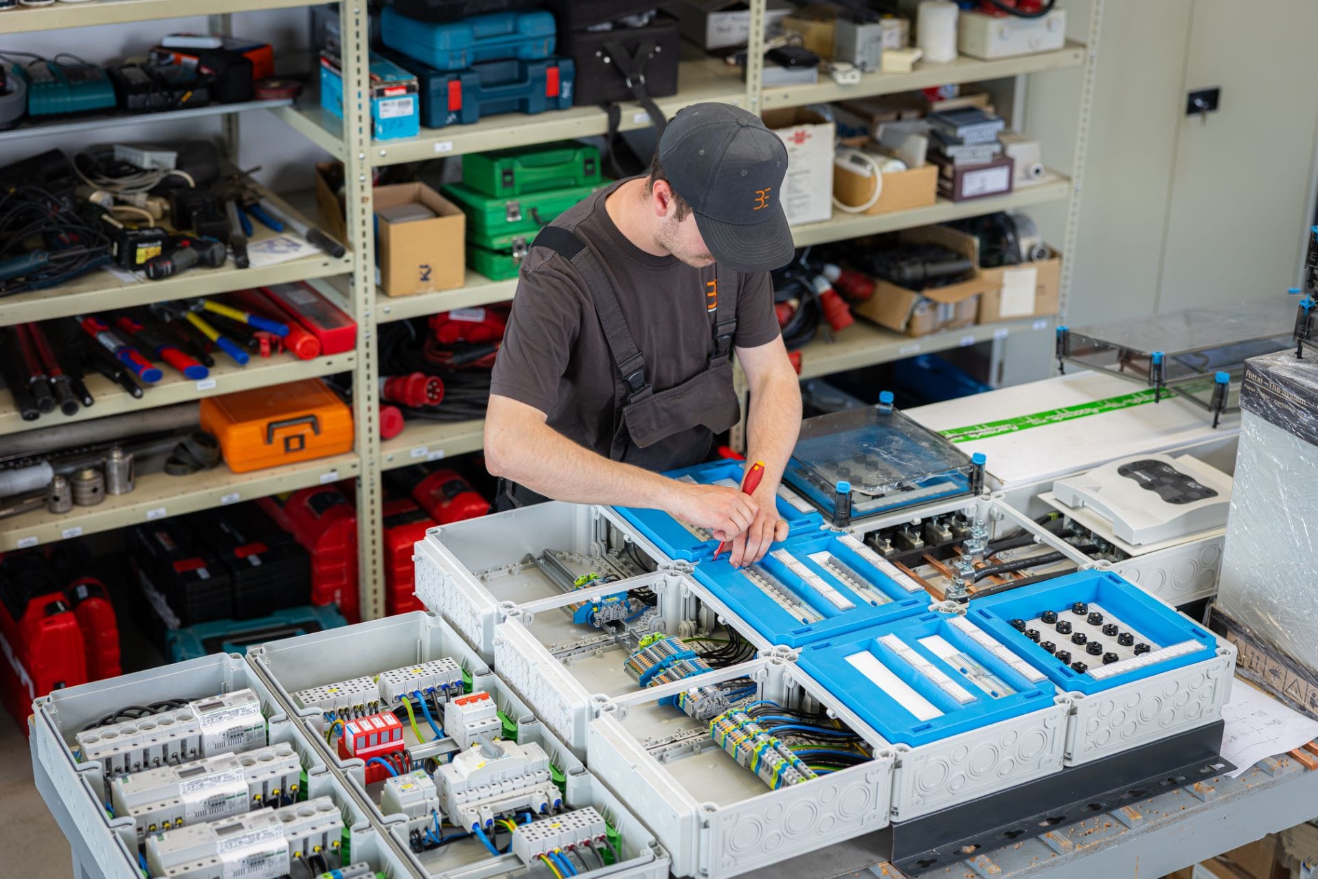 Montage Schaltschrank